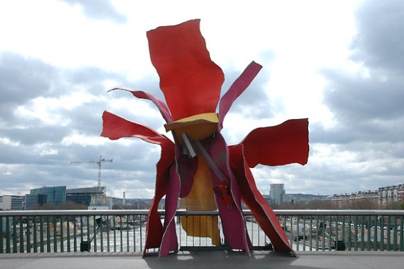 La cabine téléphonique de Sophie Calle et Frank Gehry, sur le pont du Gariglian, 2006-2012